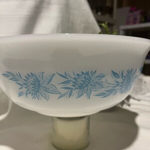 Glasbake Mixing bowl ‘ Thistle Cinderella ‘ pattern